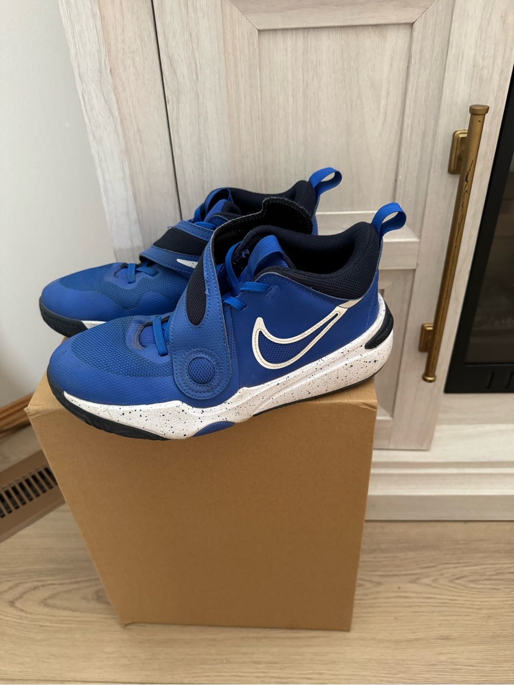 Nike Kids Royal Blue and White Velcro Sneakers - like new, size 6.5 youth